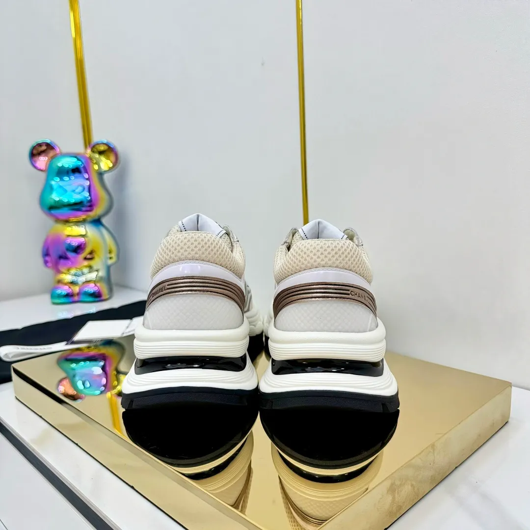 👟👟Ex-factory price 680👟👟 Upgraded version, upgraded version, upgraded version! No rebuttal accepted! ! ! ! Chanel Chanel panda shoes! 2025 counter's top casual sports shoes. This classic design; the upper is electro-embroidered with a variety of techniques; the outsole is fashionable and sporty; the unusual inclusion of a variety of color matching elements... The diversified mix and match is very good-looking and versatile, and can be used for leisure, fashion, sports, and outdoor... ꫛꫀꪝ Go➫ Materials: ❶Upper made of: original imported first-layer silk cowhide + original waterproof cloth + original first-layer cowhide ❷Inner lining: Original Yangli+Net ❸Outsole based on: Original TPU combination outsole Counter boutique packaging complete set for women 35–41 👉 👉 👉 👉